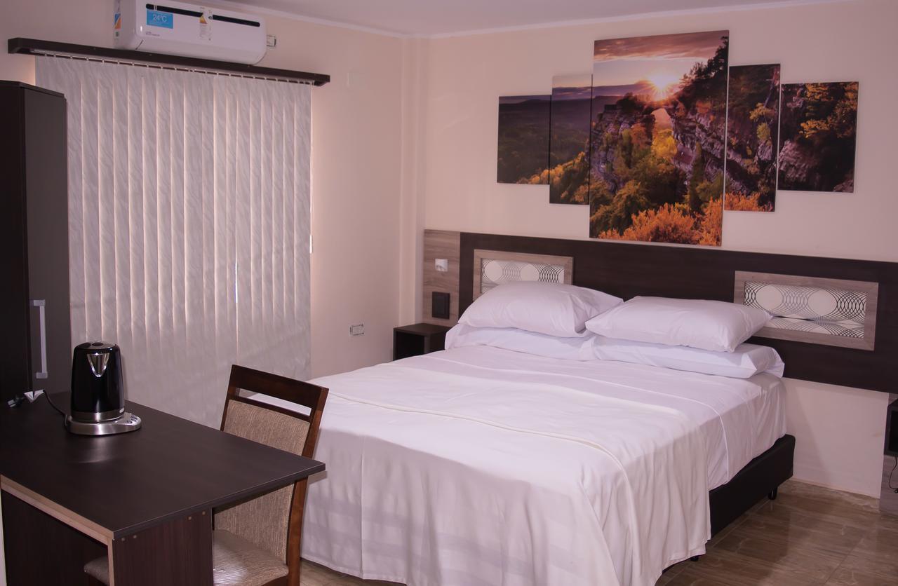 Austral Hotel Dos de Mayo Extérieur photo